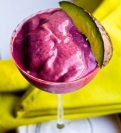 berry-cado smoothie berry-cado smoothie