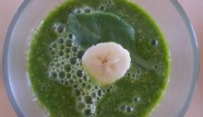 Sweet Mango Morning: a green smoothie with banana, mango and greens. Are you ready for the challenge? Click on the picture for the recipe!
